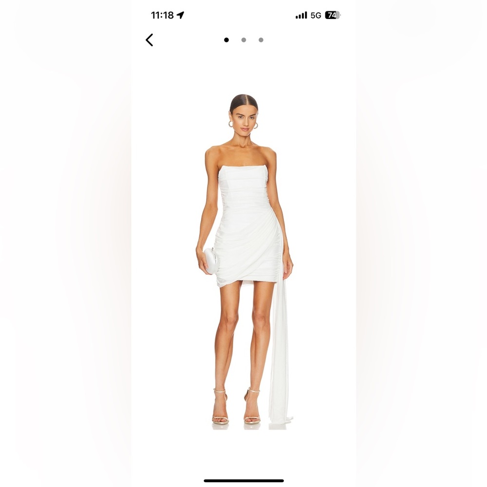 Elliatt dress with cute train
